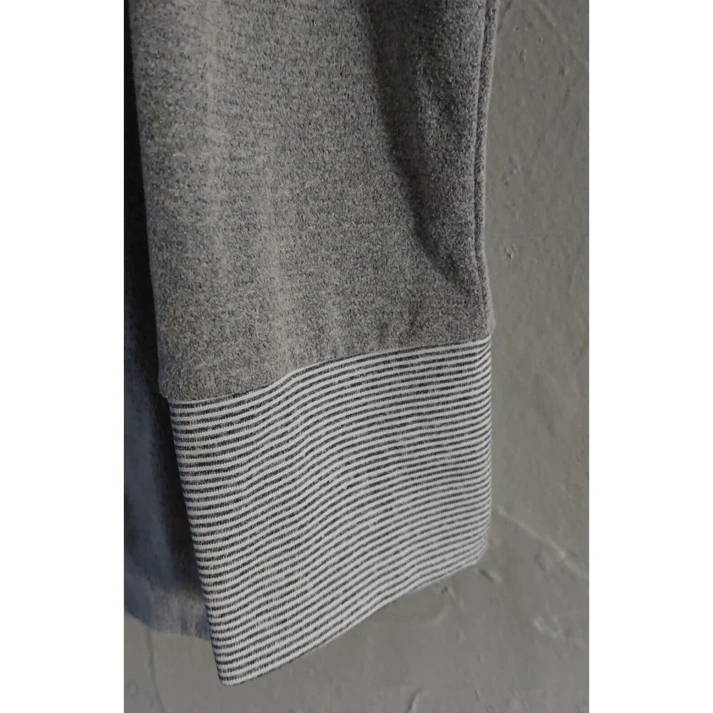 Columbia  Sweater Women's Size M, 17 Inch Of Armp To Armp.
